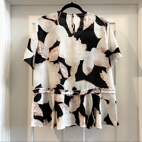 Ivanka Trump top in size medium - Picture 2 of 2